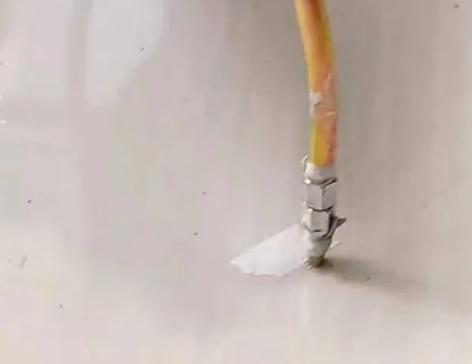 翠峦瓷砖空鼓维修公司专业解答在瓷砖铺贴过程中，如果使用的砂料过粗（如全部使用了粗砂），可能会导致以下问题